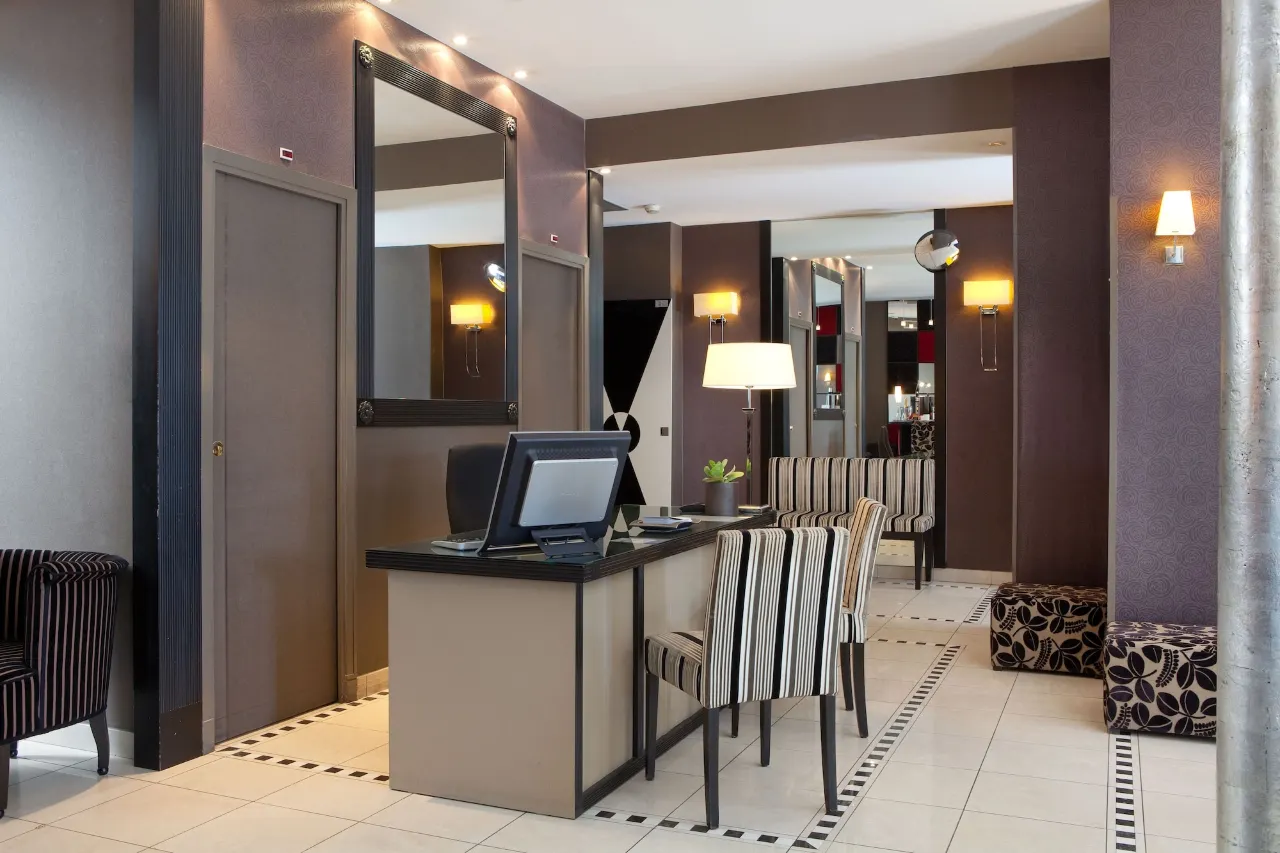 Hotel Eiffel Seine (10)