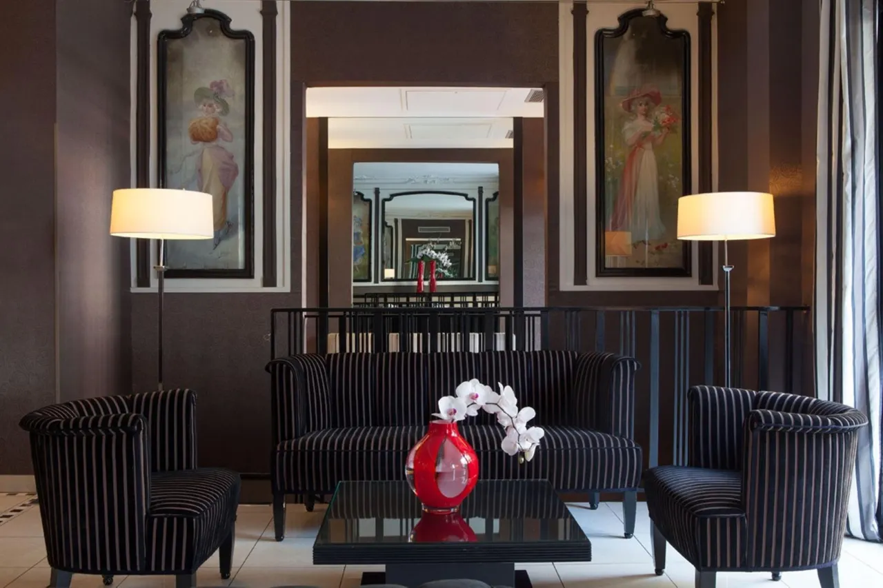 Hotel Eiffel Seine (16)