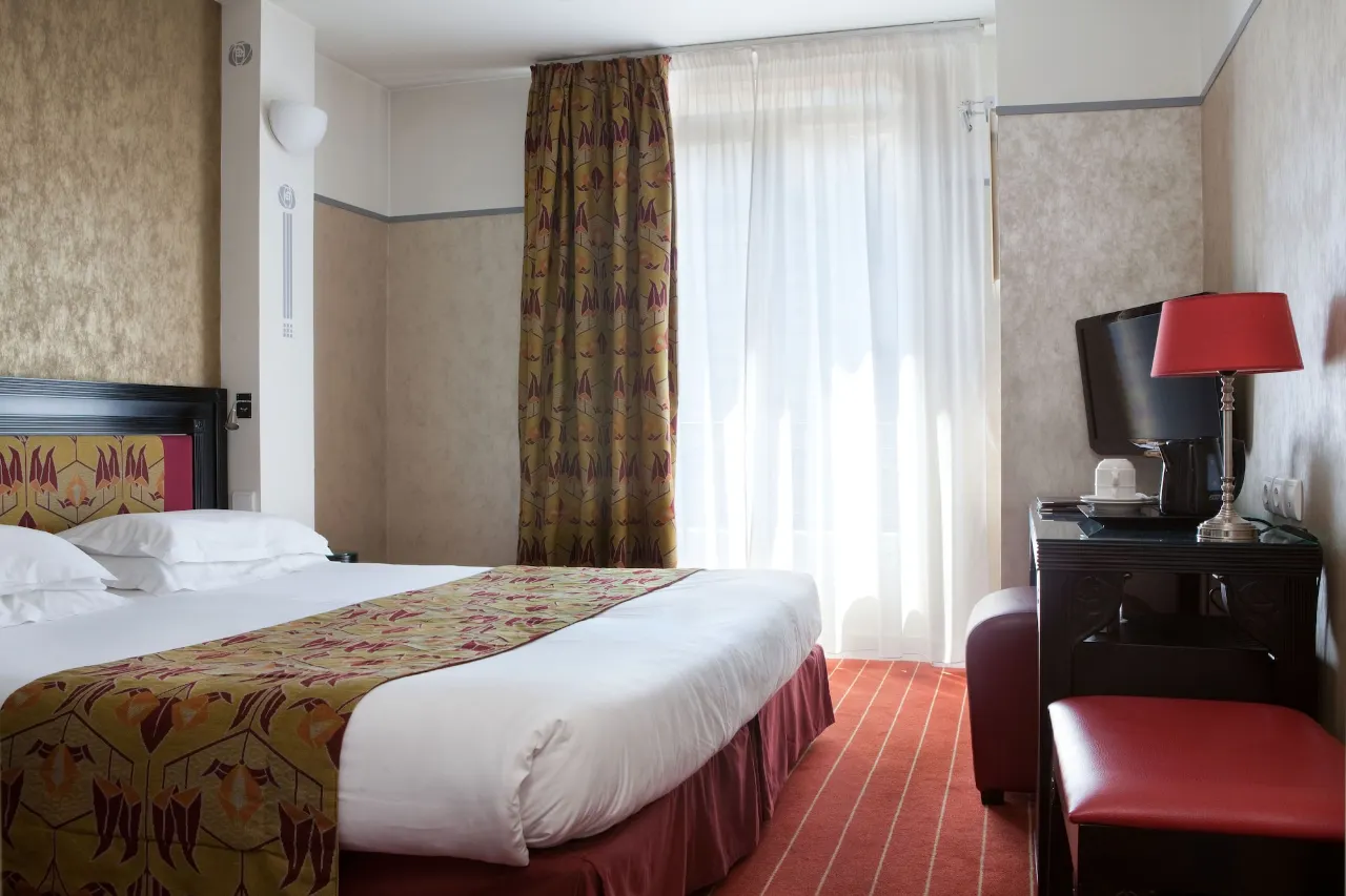 Hotel Eiffel Seine (18)