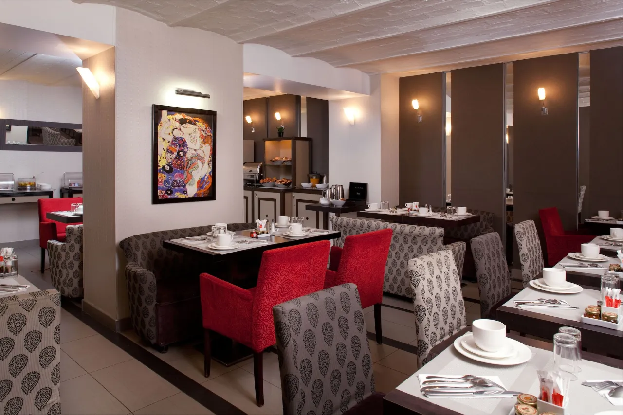 Hotel Eiffel Seine (2)