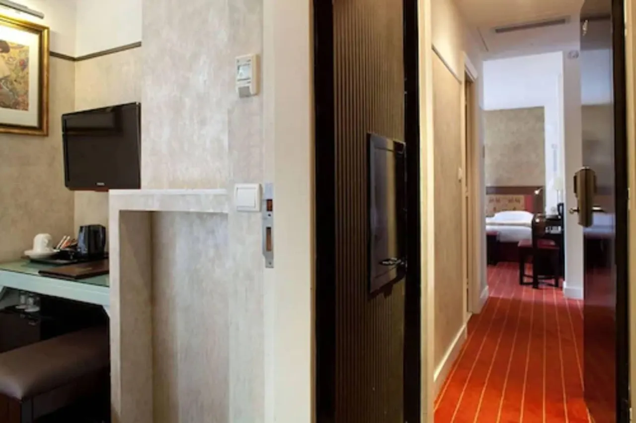Hotel Eiffel Seine (20)